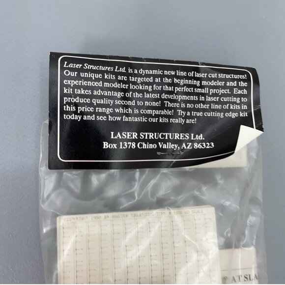 Laser Structures 1400 HO Scale Flagstop at Slapout Wooden Building Kit - Picture 3 of 5